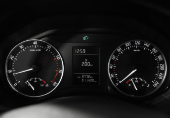 Подержанный автомобиль Skoda Octavia Liftback 2012 года (12 фото)