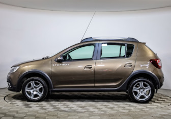 Подержанный автомобиль Renault Sandero 2020 года (8 фото)