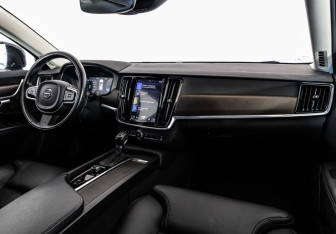 Подержанный автомобиль Volvo V90 Cross Country 2018 года (10 фото)
