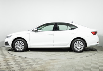 Подержанный автомобиль Skoda Octavia Liftback 2021 года (8 фото)