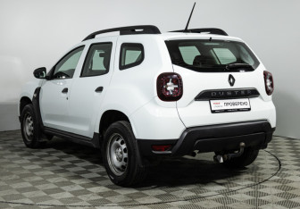 Подержанный автомобиль Renault Duster 2021 года (7 фото)