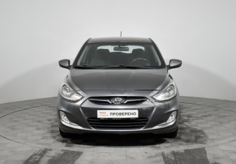 Подержанный автомобиль Hyundai Solaris Hatchback 2012 года (2 фото)