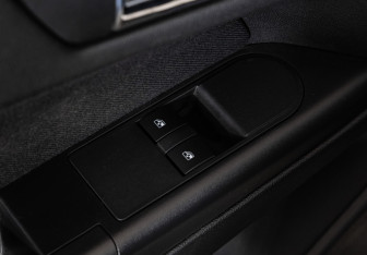 Подержанный автомобиль Opel Astra Sedan 2011 года (19 фото)