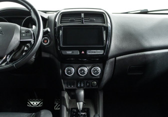 Подержанный автомобиль Mitsubishi ASX 2018 года (14 фото)