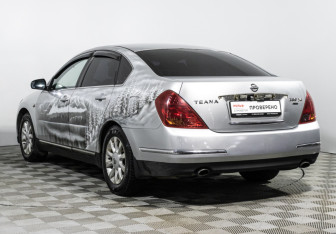Подержанный автомобиль Nissan Teana 2007 года (7 фото)