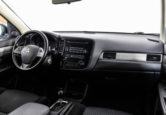 Подержанный автомобиль Mitsubishi Outlander 2013 года (9 фото)