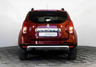 Подержанный автомобиль Renault Duster 2014 года (6 фото)