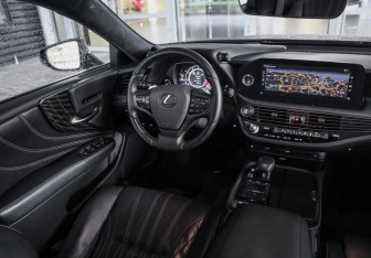 Подержанный автомобиль Lexus LS 2021 года (12 фото)