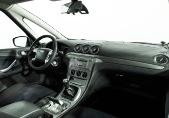 Подержанный автомобиль Ford S-MAX 2006 года (9 фото)