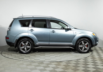 Подержанный автомобиль Mitsubishi Outlander 2007 года (4 фото)