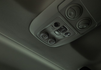 Подержанный автомобиль Peugeot Traveller 2019 года (16 фото)