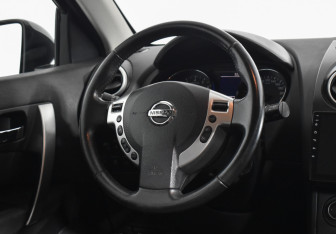 Подержанный автомобиль Nissan Qashqai 2012 года (14 фото)