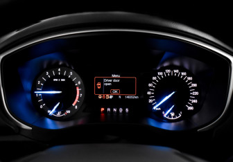 Подержанный автомобиль Ford Mondeo Sedan 2015 года (18 фото)