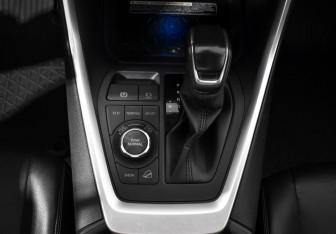 Подержанный автомобиль Toyota RAV4 2020 года (11 фото)