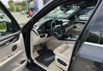 Подержанный автомобиль BMW X5 2013 года (9 фото)