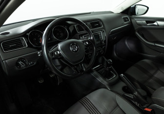 Подержанный автомобиль Volkswagen Jetta Sedan 2016 года (11 фото)