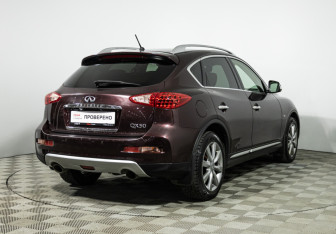 Подержанный автомобиль Infiniti QX50 2016 года (5 фото)