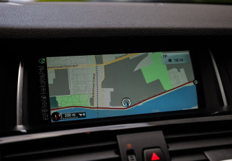 Подержанный автомобиль BMW X3 2015 года (16 фото)