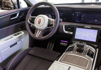 Новый Hongqi E-HS9 2022 (13 фото)