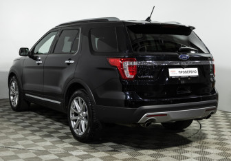 Подержанный автомобиль Ford Explorer 2017 года (7 фото)