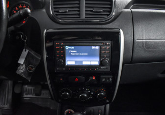 Подержанный автомобиль Nissan Terrano 2015 года (16 фото)