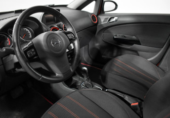 Подержанный автомобиль Opel Corsa 2010 года (9 фото)