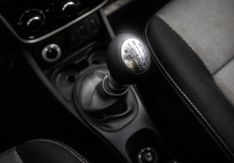 Подержанный автомобиль Renault Duster 2014 года (16 фото)