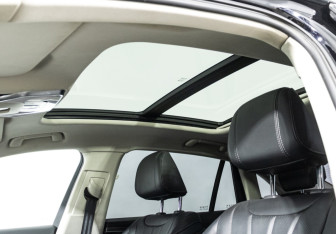 Подержанный автомобиль Hongqi H5 2023 года (14 фото)