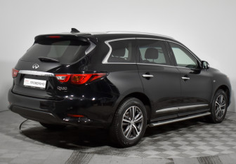 Подержанный автомобиль Infiniti QX60 2018 года (5 фото)