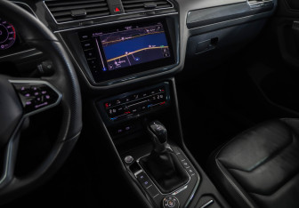 Подержанный автомобиль Volkswagen Tiguan 2021 года (22 фото)