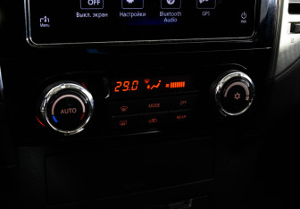 Подержанный автомобиль Mitsubishi Pajero 2017 года (18 фото)