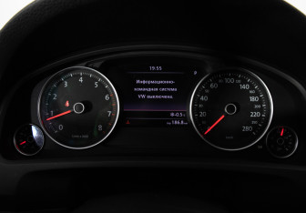 Подержанный автомобиль Volkswagen Touareg 2011 года (14 фото)