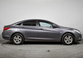 Подержанный автомобиль Hyundai Sonata 2012 года (4 фото)