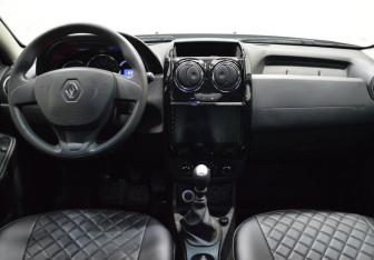 Подержанный автомобиль Renault Duster 2017 года (13 фото)