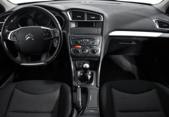 Подержанный автомобиль Citroen C4 Sedan 2013 года (13 фото)