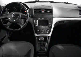 Подержанный автомобиль Skoda Yeti 2012 года (11 фото)