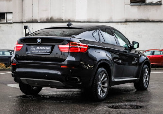 Подержанный автомобиль BMW X6 2013 года (7 фото)