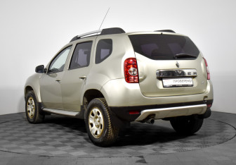 Подержанный автомобиль Renault Duster 2015 года (7 фото)