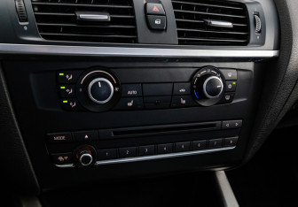 Подержанный автомобиль BMW X3 2012 года (15 фото)