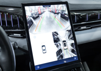 Подержанный автомобиль Geely Atlas 2024 года (24 фото)
