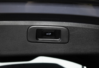 Подержанный автомобиль Geely Coolray 2023 года (21 фото)