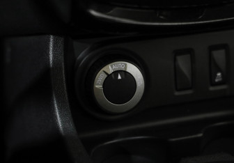 Подержанный автомобиль Nissan Terrano 2017 года (16 фото)