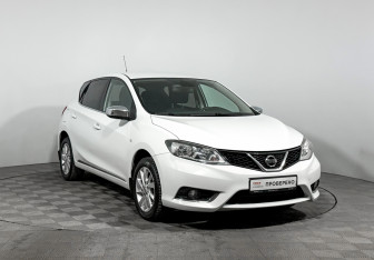 Подержанный автомобиль Nissan Tiida Hatchback 2015 года (3 фото)