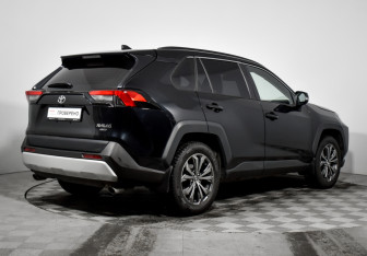 Подержанный автомобиль Toyota RAV4 2024 года (5 фото)