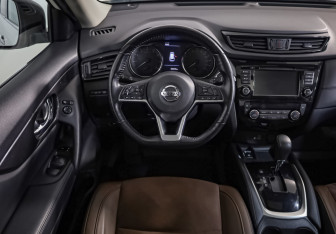 Подержанный автомобиль Nissan X-Trail 2021 года (10 фото)