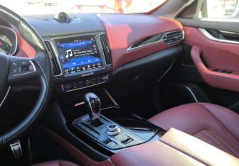 Подержанный автомобиль Maserati Levante 2018 года (17 фото)