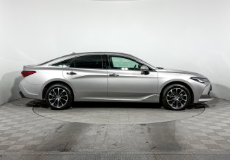 Подержанный автомобиль Toyota Avalon 2023 года (4 фото)
