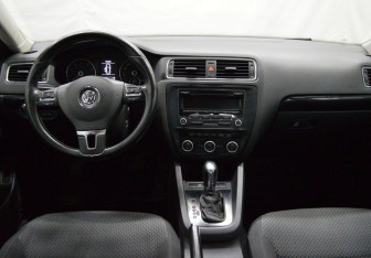 Подержанный автомобиль Volkswagen Jetta Sedan 2012 года (13 фото)
