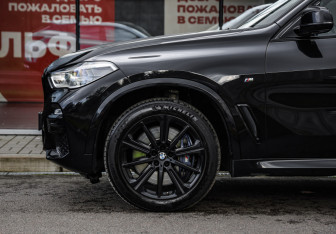 Подержанный автомобиль BMW X5 2020 года (10 фото)