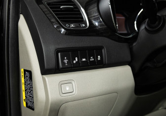 Подержанный автомобиль Kia Carnival 2020 года (28 фото)